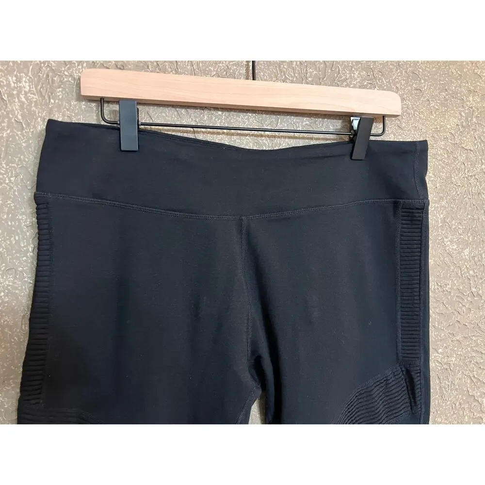 Fabletics Marina Capri Cropped Leggings Pants Size XL Color - Black - Picture 4 of 9
